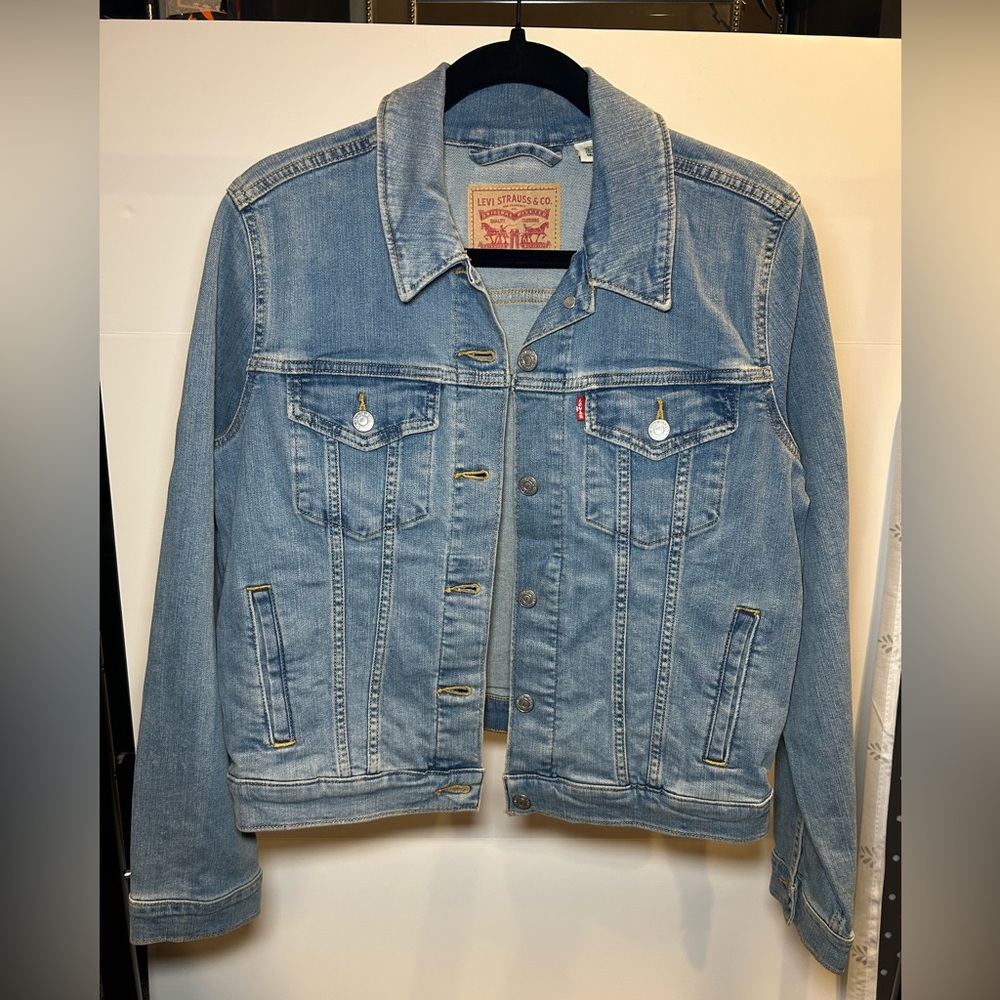 Levi's Light Wash Denim Trucker Jacket